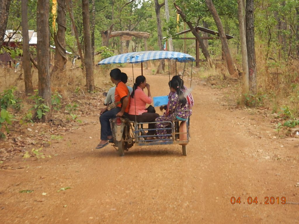ជិះម៉ូតូកង់បី